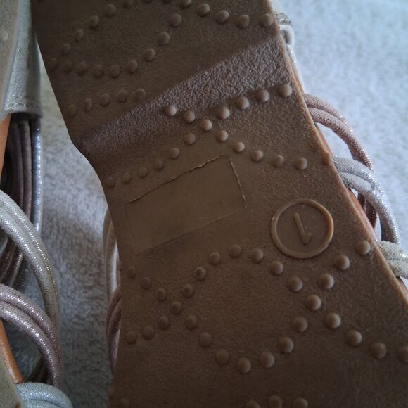 Justice Girl's Size 1 Metallic Gold Silver Bronze Strappy Gladiator Sandals - Picture 8 of 12